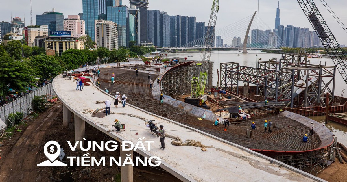 Cận cảnh cầu đi bộ “lá dừa nước” gần 1.000 tỷ qua sông Sài Gòn: Hai đầu cầu đã thành hình, sẽ sử dụng siêu sà lan mà cả nước chỉ có 2 chiếc