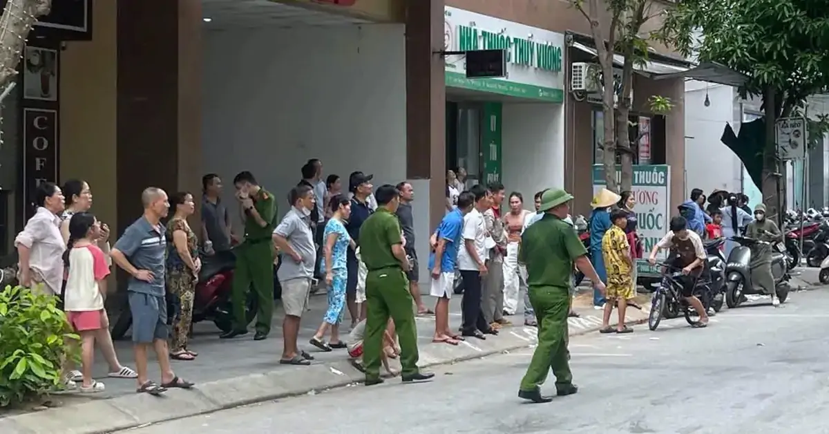 Cháy căn hộ tầng 12 chung cư, nhiều người hốt hoảng tháo chạy