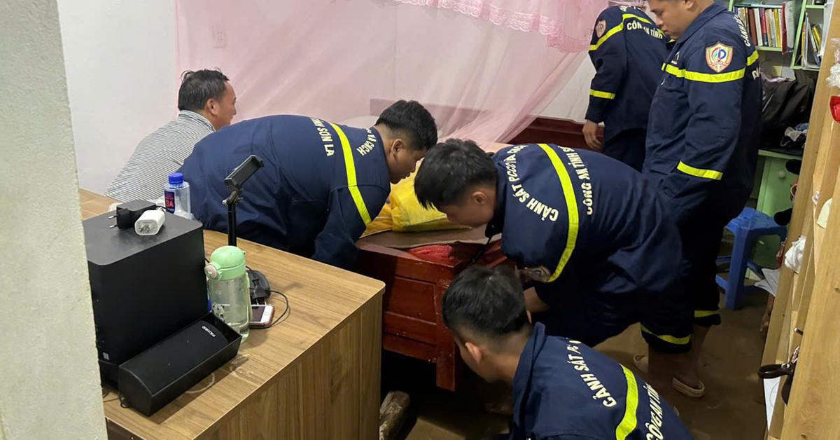Sơ tán khẩn cấp hơn 200 người trong đêm mưa lũ ở Sơn La