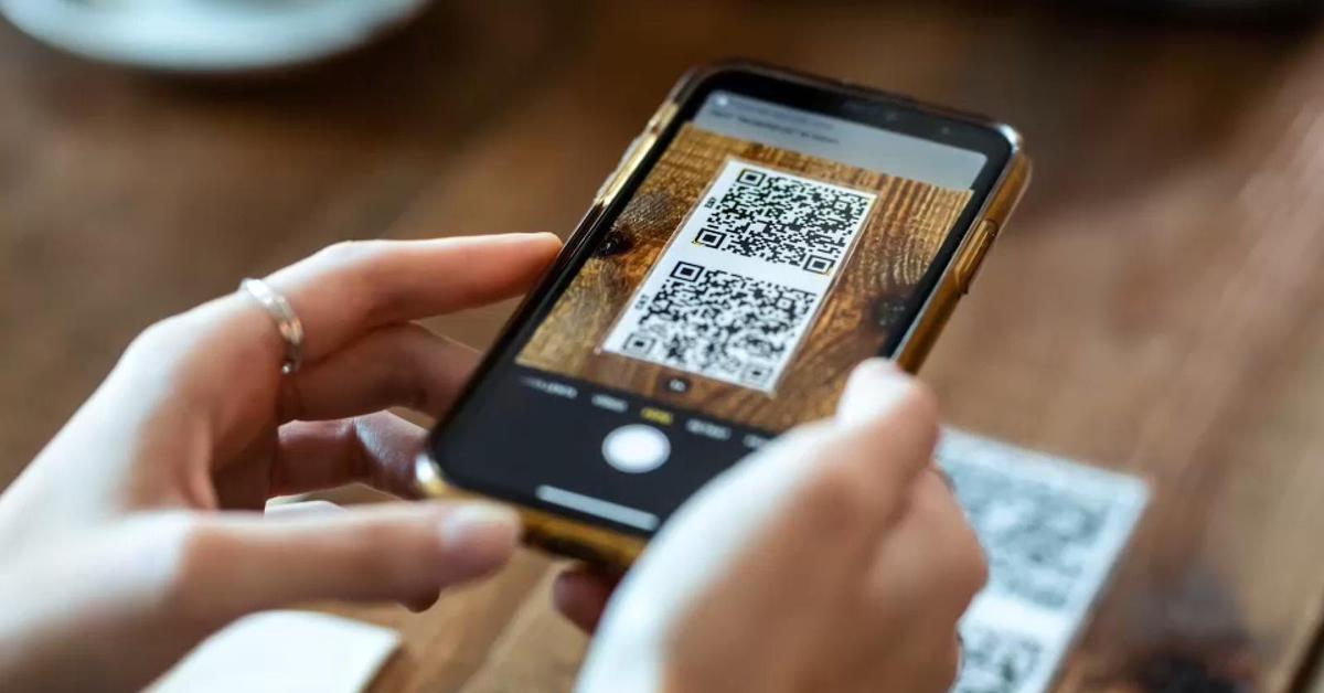 Quét mã QR theo hướng dẫn qua điện thoại để "hoàn tất thủ tục dịch vụ công", người phụ nữ bị lừa mất gần 600 triệu đồng