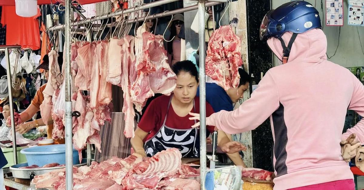 Bộ Tài chính nói gì về tình trạng ‘lương chưa tăng, giá đã chạy trước’?