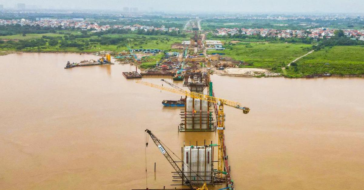 Cầu Hồng Hà dần thành hình sau 8 tháng, 34 mũi thi công chạy đua tiến độ