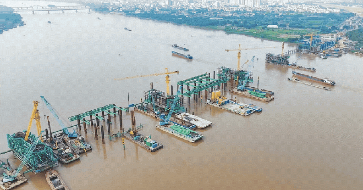 Vòm thép "vô cực" sắp hiện ra trên sông Hồng sau những thử thách cực đại ở dự án hơn 16.000 tỷ đồng