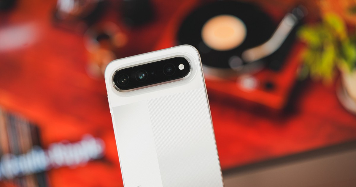 Trên tay Huawei Pura X View: Điện thoại "béo lùn" lạ mắt, giá gần 30 triệu đồng