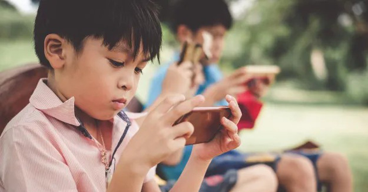 Bố mẹ đừng dùng cưỡng chế tịch thu, đây là 6 cách giúp trẻ "cai" điện thoại hiệu quả
