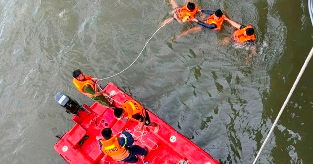 Nam thanh niên nhảy xuống sông Hương, để lại vé tàu và máy ảnh