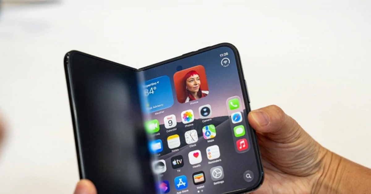Cầm 100 triệu đồng, chọn mua iPhone Duo hay sắm ô tô điện VinFast?