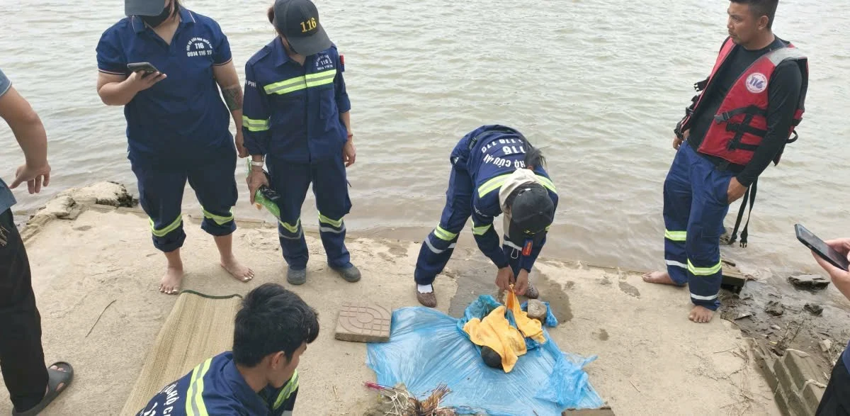 Tìm kiếm thiếu tá quân đội mất tích, phát hiện thi thể thai nhi dưới sông