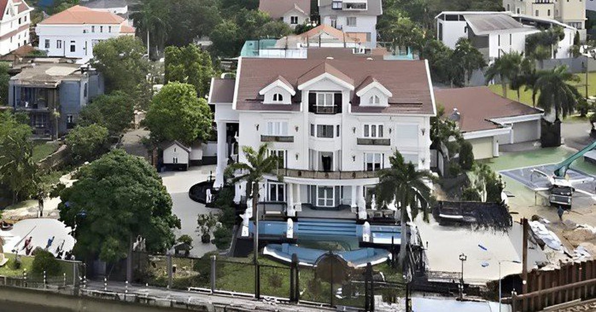 8 người con của chủ nhân dinh thự 2.500 m² ven ...