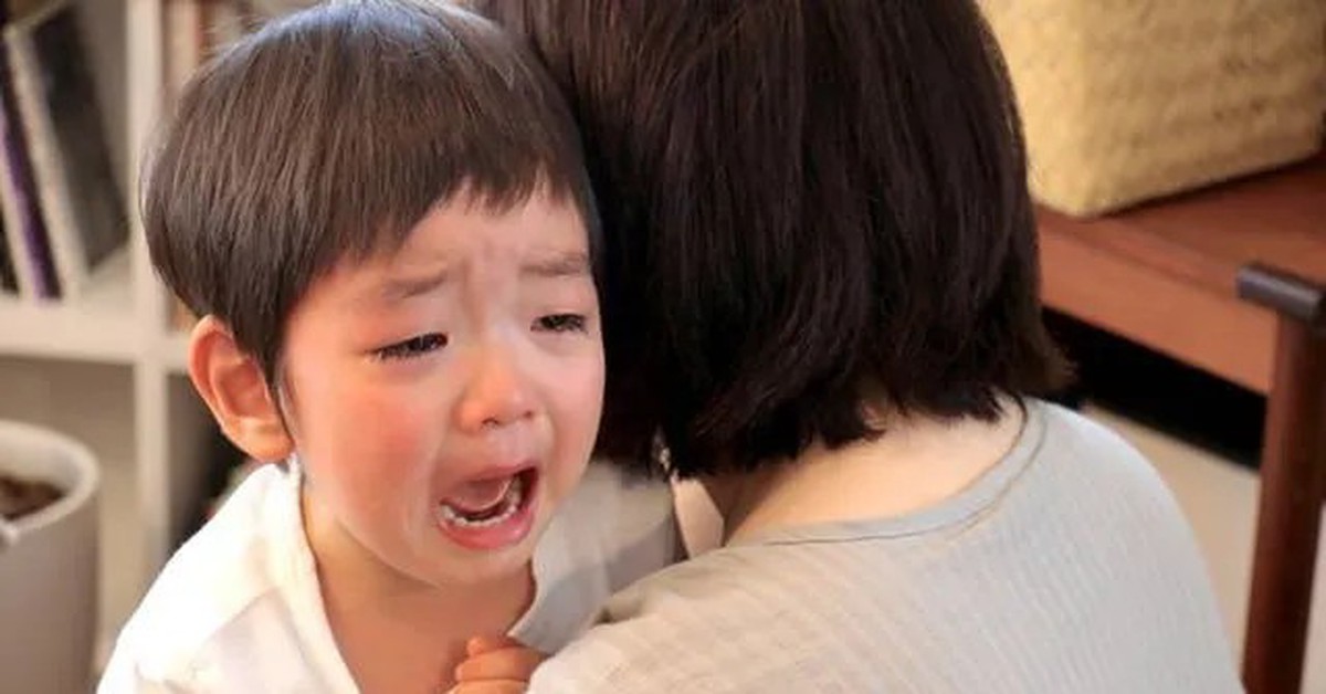 Bà nội nói “mẹ không cần cháu nữa đâu”: Bé 3 tuổi liên tục gặp ác mộng, khóc cầu xin mẹ đừng bỏ đi