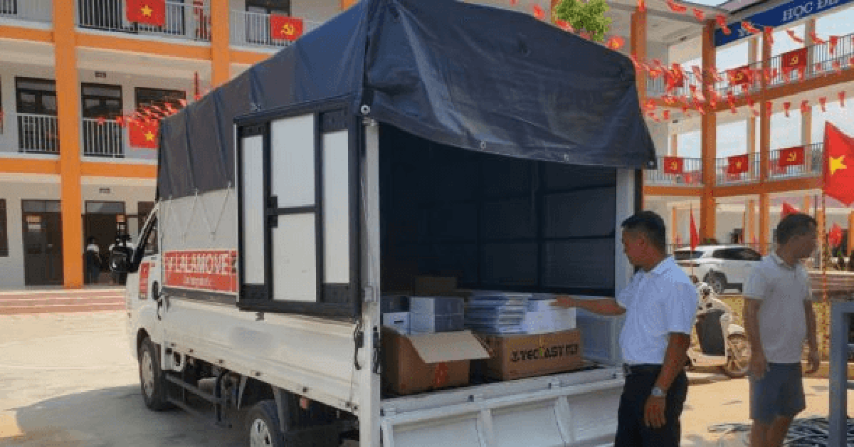 Một công ty giao hàng tuyên bố có xe tải 18 tấn, một chuyến giao tới 19 địa điểm