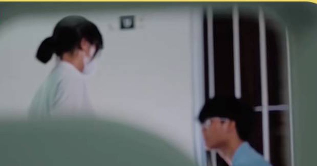 Nghe con nói “có người theo dõi, có camera trên trời”, ông bố tìm hiểu mới phát hiện sự thật đau lòng