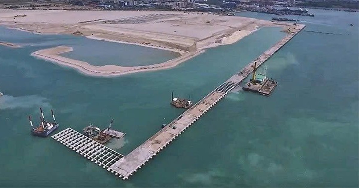 Phát hiện hàng rào bê tông cao 28m chạy dài 8,6km dưới biển, làm lung lay vị trí số 1 thế giới của Trung Quốc, dự án 40 tỷ USD gây choáng