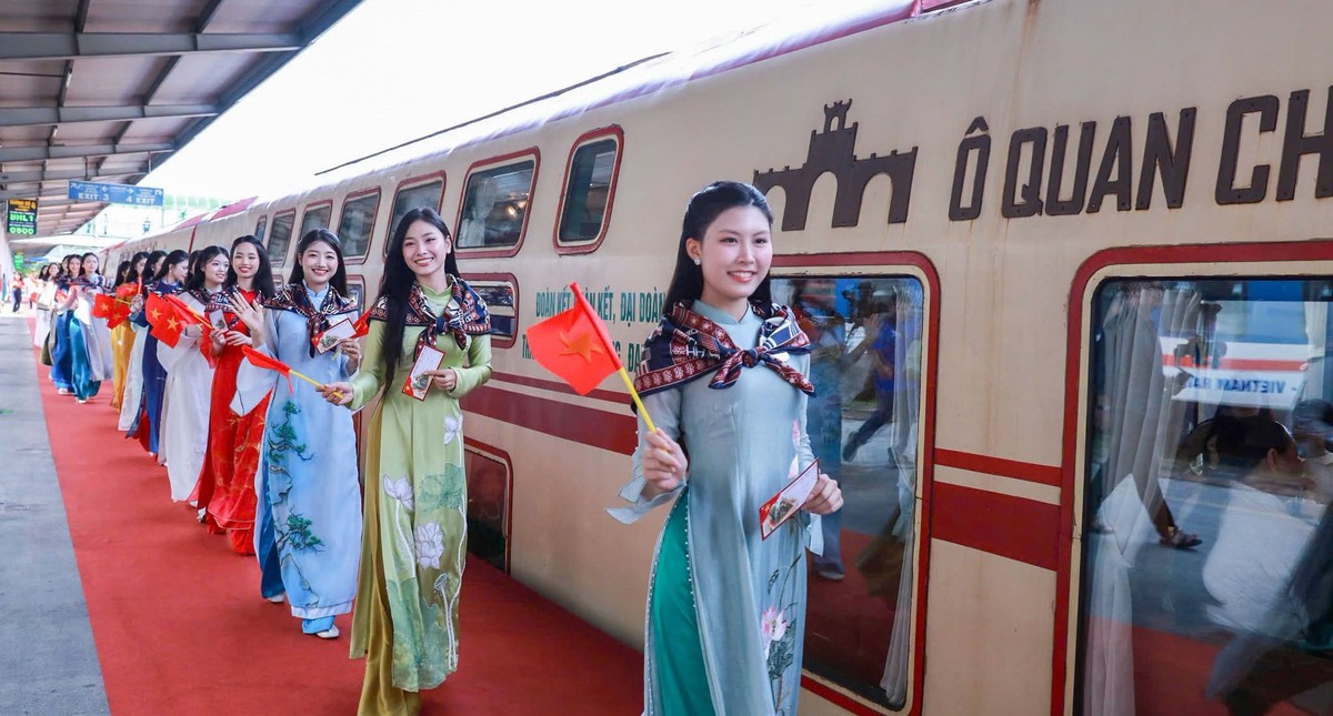 Đoàn tàu "quý tộc" 2 tầng nối Hà Nội với nơi sắp trở thành TP trực thuộc Trung ương từ 20/9 kín vé dịp nghỉ lễ: Không gian sang xịn, đủ trải nghiệm như "bảo tàng di động"