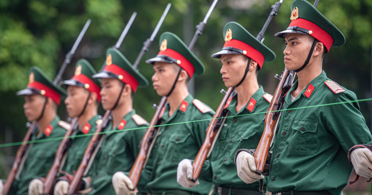Sau những bước chân không sai một nhịp của chiến sĩ tiêu binh bảo vệ Lăng Bác