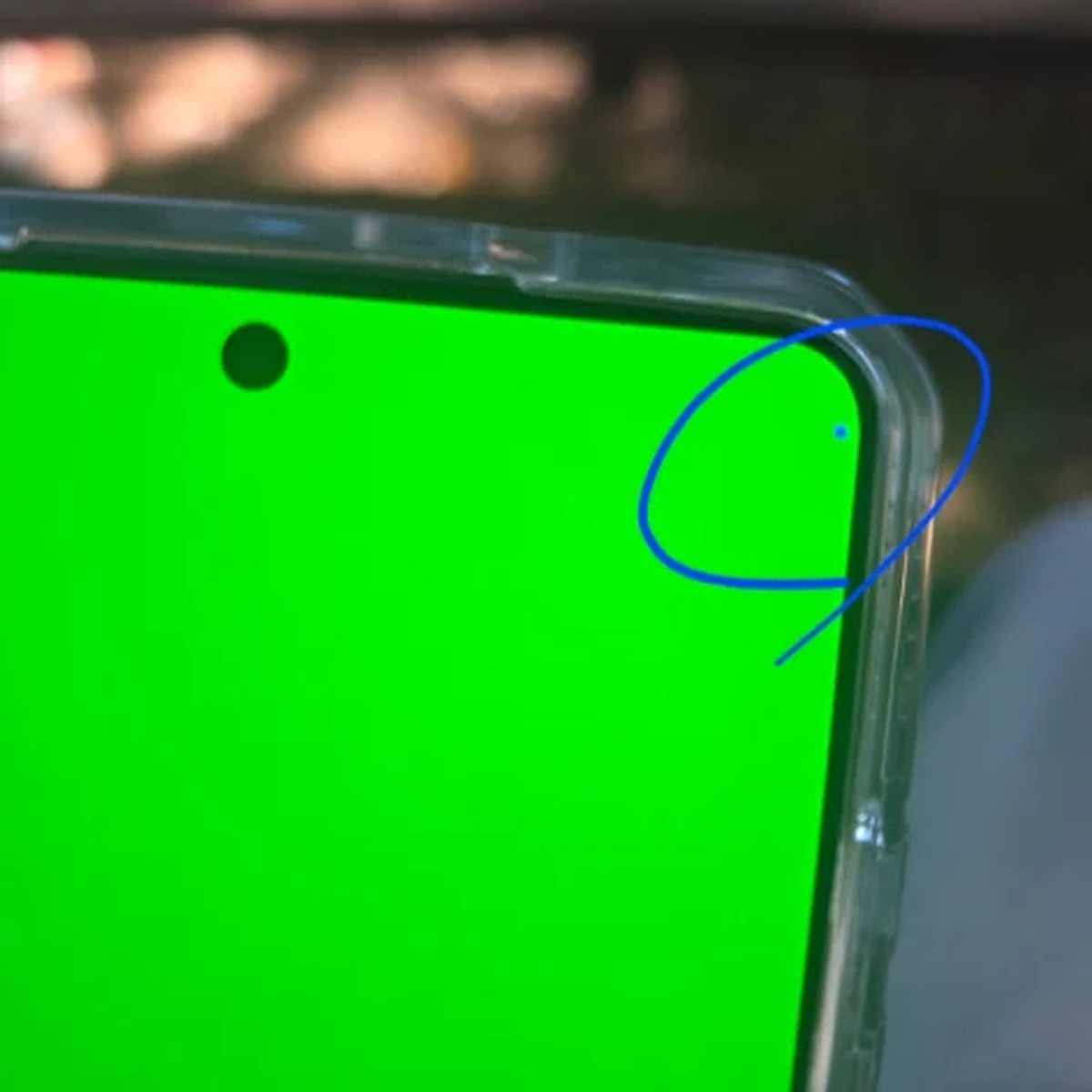 Hết ám đỏ, người dùng Galaxy S26 Ultra lại thấy có "chấm lạ" trên màn hình, Samsung chưa có thông báo chính thức