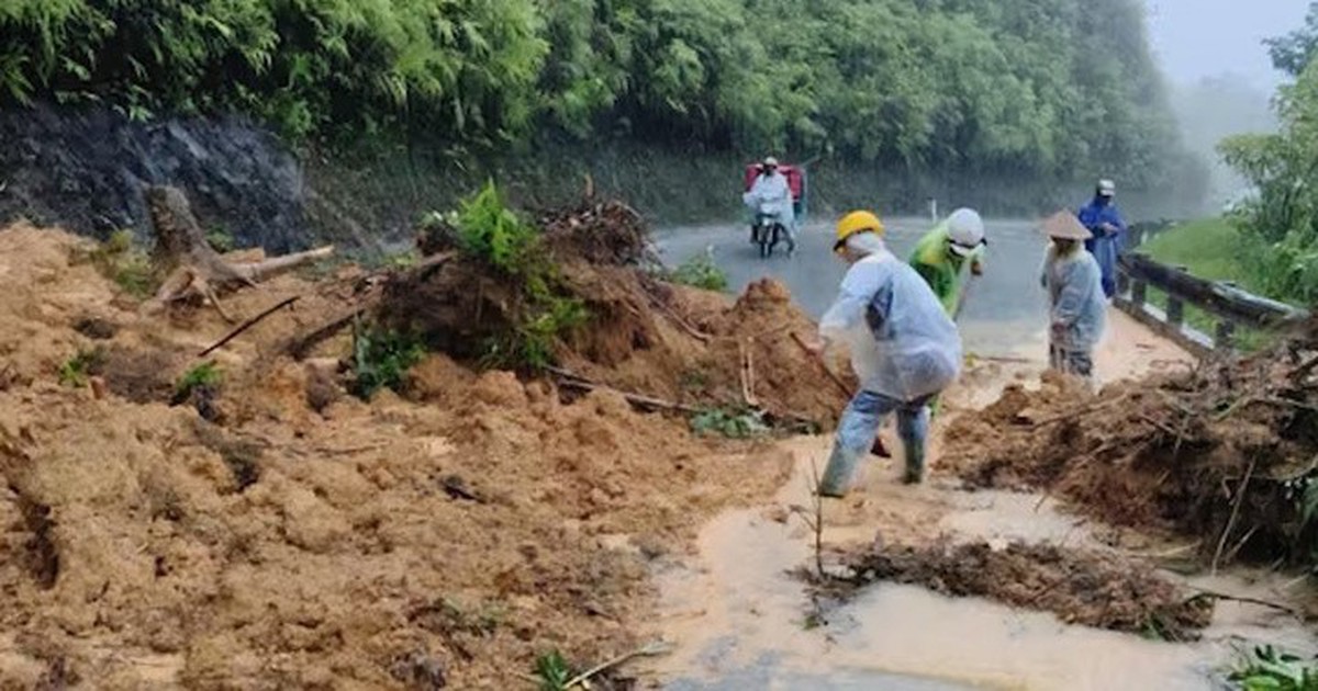 Liên tục hứng mưa lớn, Quảng Trị và Huế nguy cơ lũ quét, sạt lở trong 6 giờ tới
