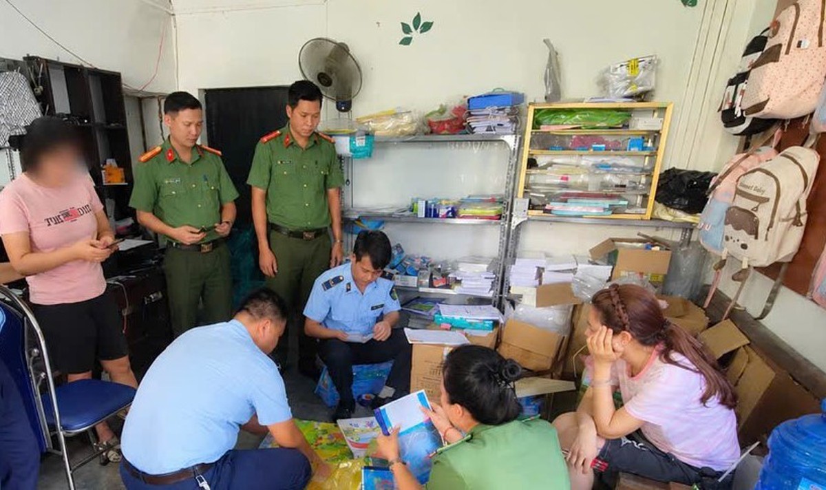 Cơ sở photocopy bi kiểm tra sau lời mời gọi "Không mua được sách cho con thì qua quán em in"