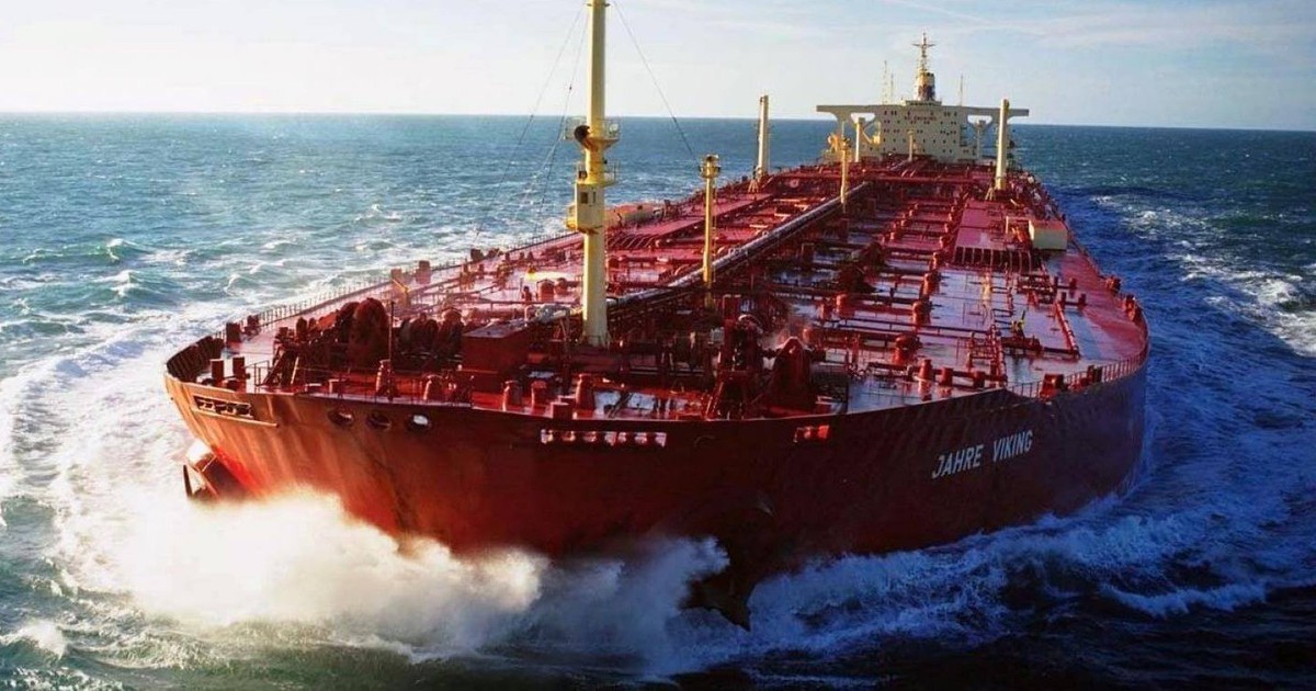 Nếu dựng đứng, siêu tàu này chỉ thấp hơn tòa Lanmark 81 gần 3m: Tác hại của việc quá to không phải ít