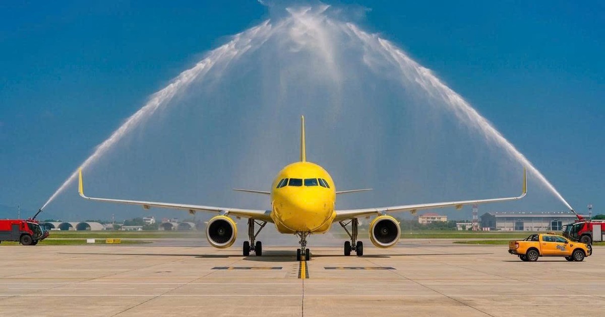 Đúng hôm nay 21/9, sân bay Nội Bài thực hiện nghi thức phun vòi rồng đón 1 máy bay đặc biệt