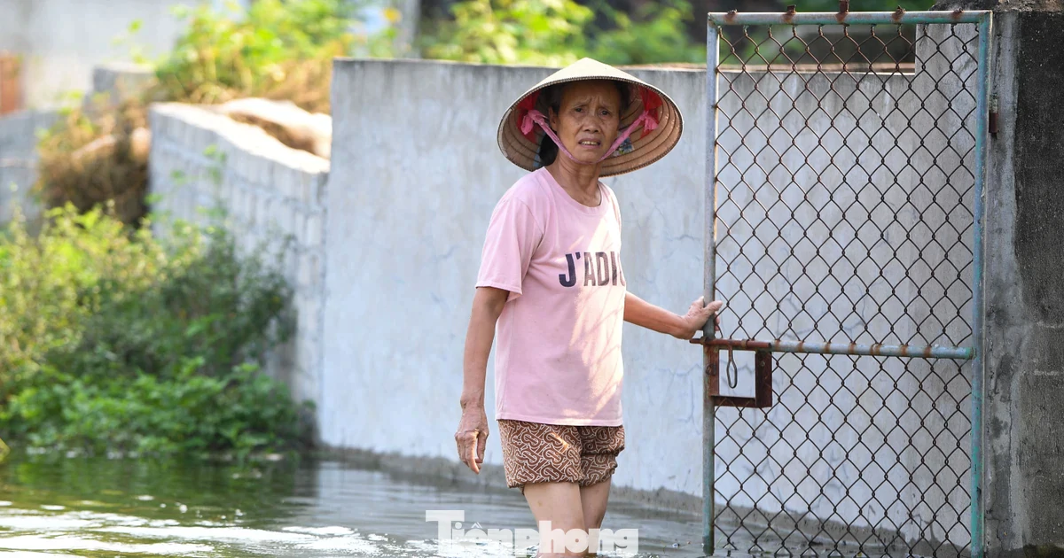 Sau 5 ngày, ‘rốn lũ’ Hà Nội vẫn mênh mông nước