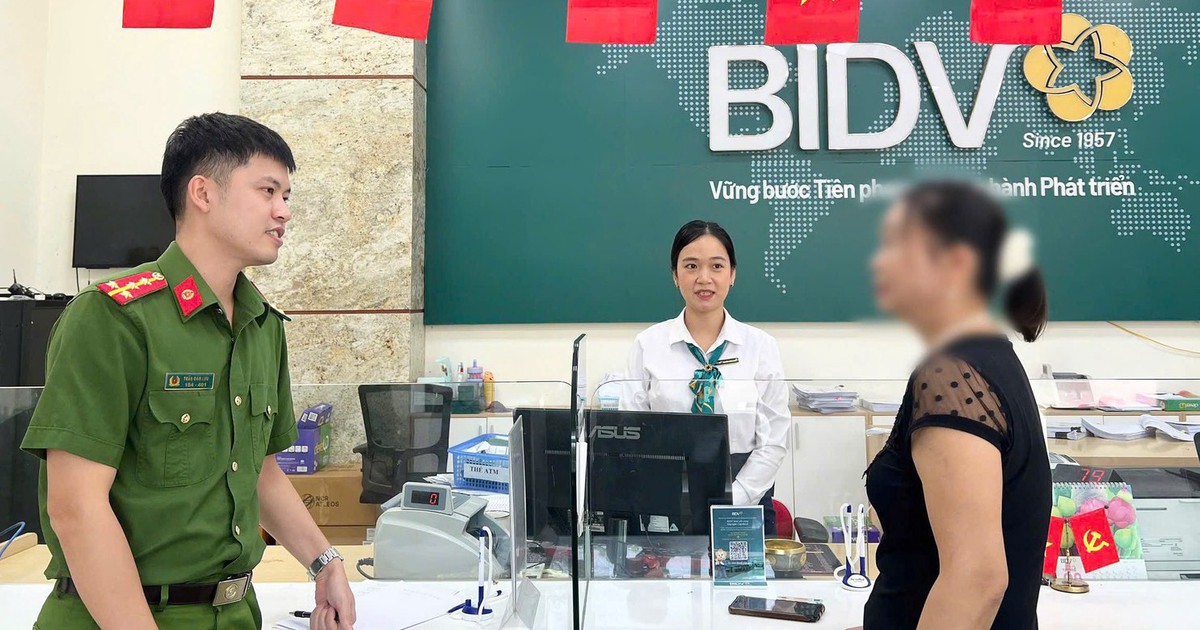 Người phụ nữ đến ngân hàng để chuyển khoản 25 triệu: Nhân viên BIDV không lập tức thực hiện yêu cầu mà báo ngay cho công an