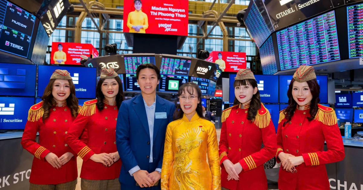 Thăm nơi nắm giữ 29.000 tỷ USD ở Mỹ, tỷ phú Nguyễn Thị Phương Thảo mặc áo dài, làm 1 việc đặc biệt