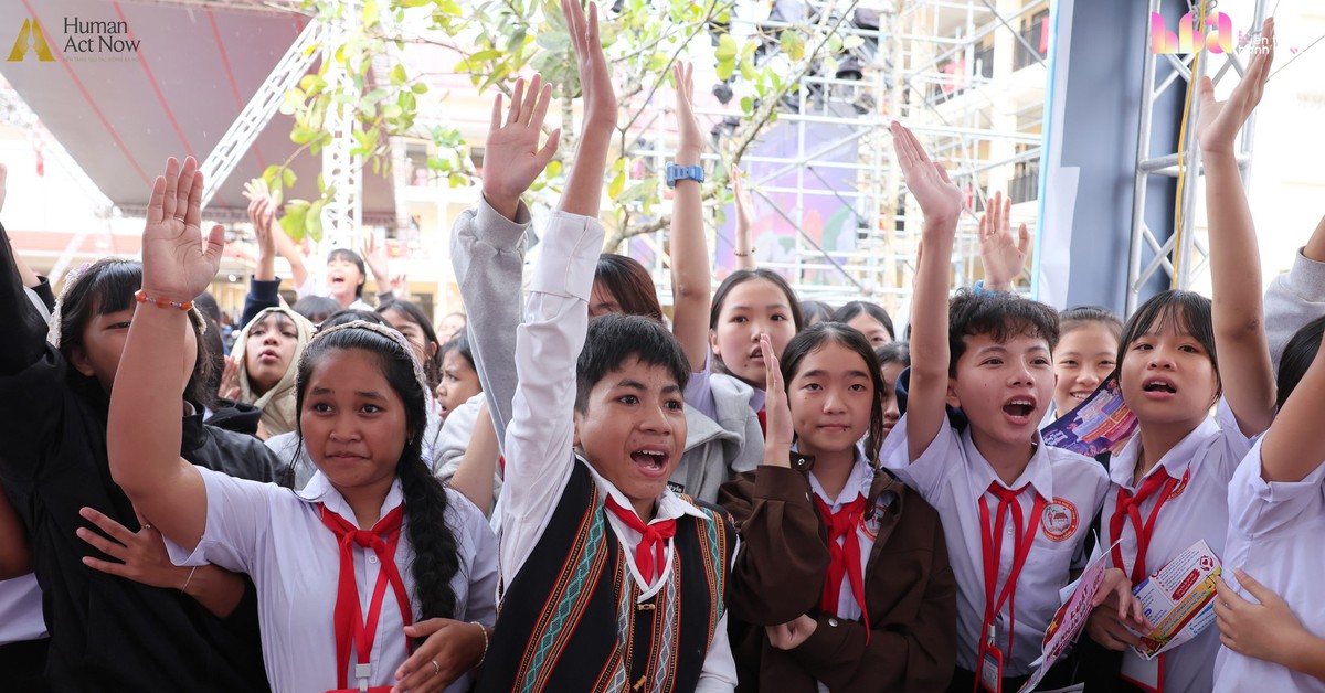 Vầng trăng Tây Giang nghe lời chúc từ hai đầu đất nước