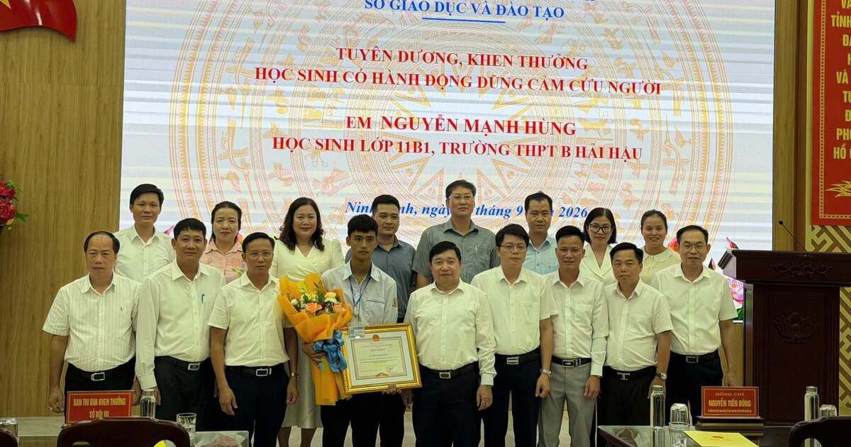 Nam sinh lao xuống nước cứu 2 em nhỏ được Chủ tịch tỉnh tặng Bằng khen
