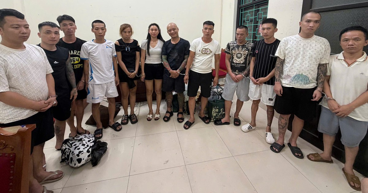 Công an đồng loạt khám xét, bắt giữ Trịnh Thị Châm SN 1993 và 11 người