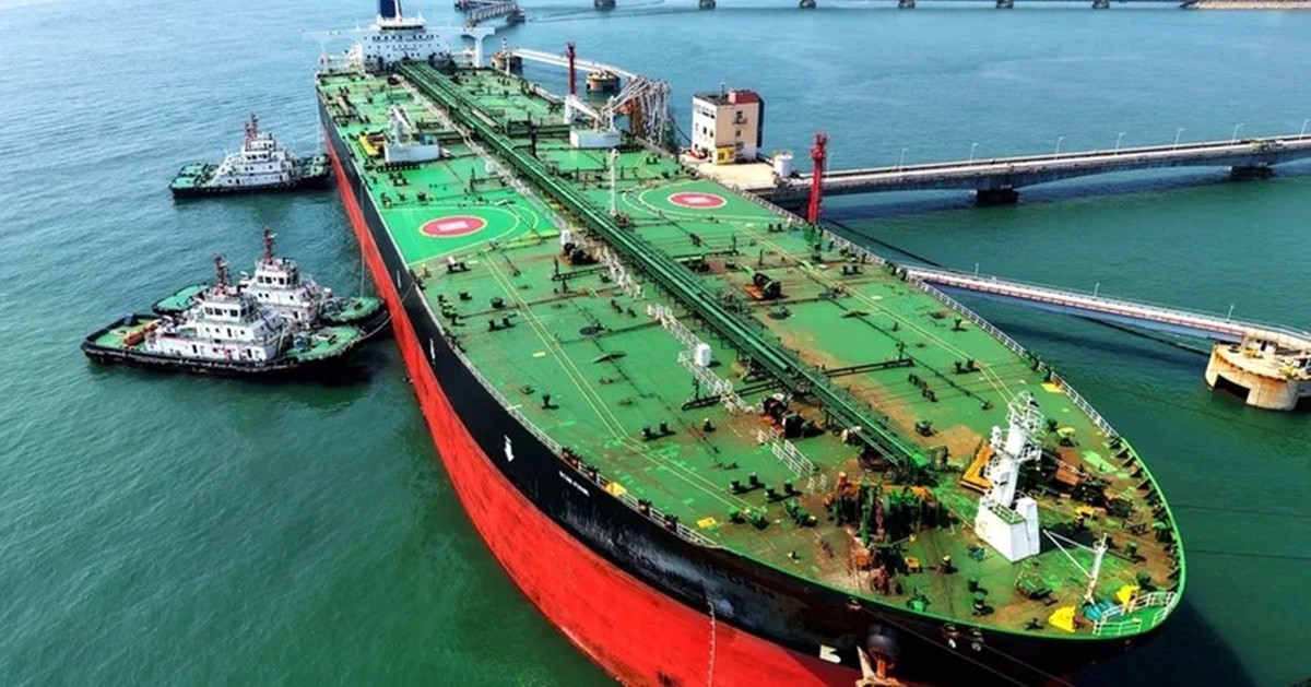 Cước tàu chở dầu qua Hormuz lập kỷ lục chưa từng có