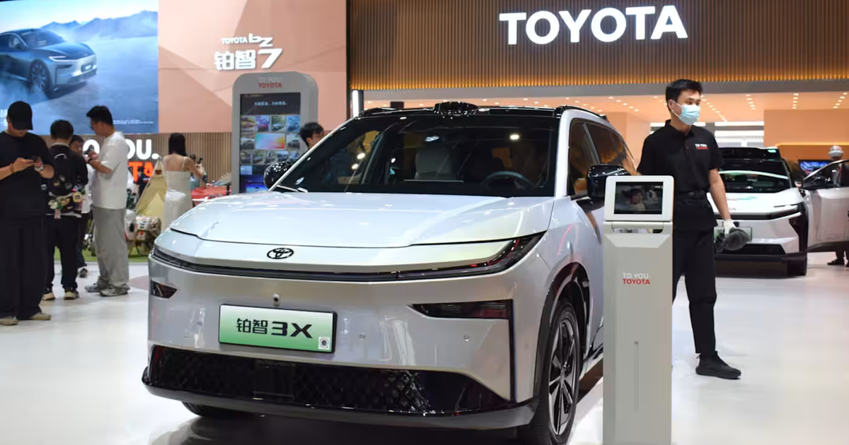 Toyota bất ngờ "đổi bài", cả chuỗi cung ứng ở Nhật Bản rung chuyển: "Chúng tôi không thể cạnh tranh với người Trung Quốc về giá"