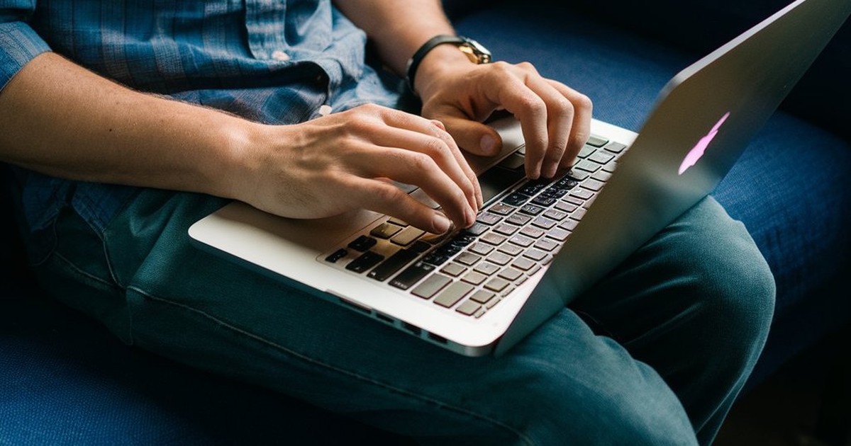 Lời khuyên cho những người hay có thói quen đặt laptop lên đùi