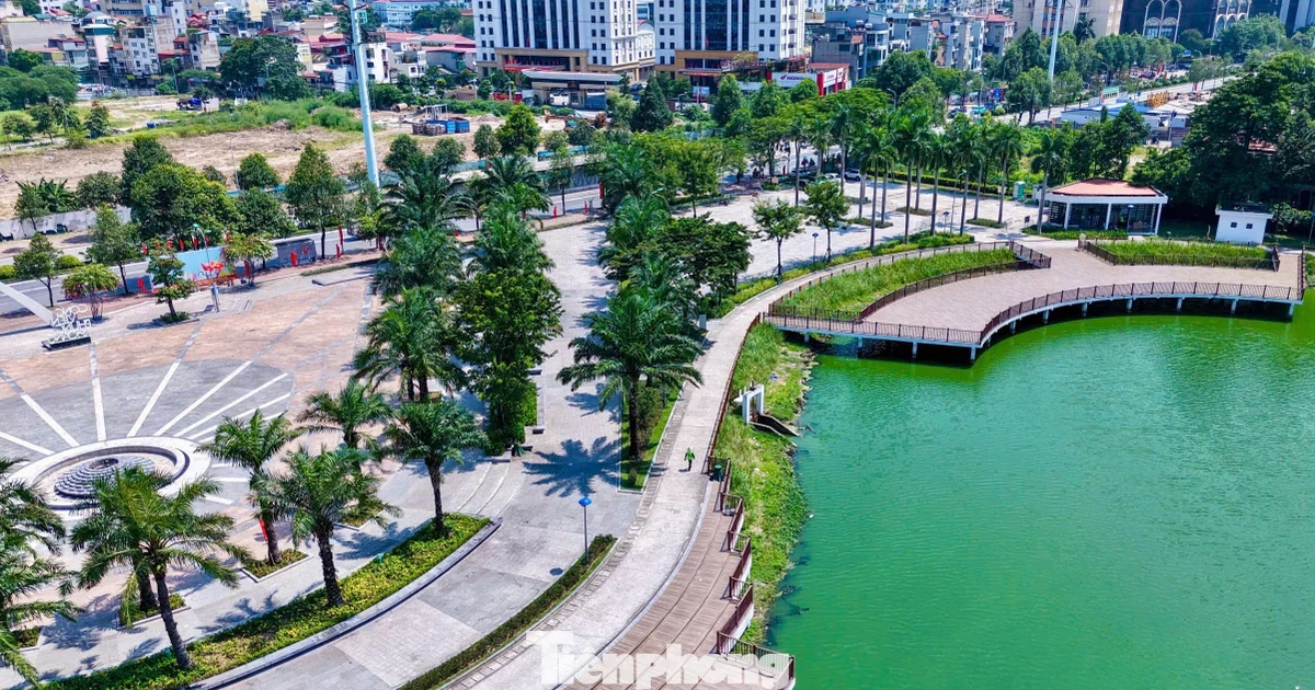 Tuyến đường sở hữu ba "lá phổi xanh" giữa đô thị cao tầng phía Tây Hà Nội