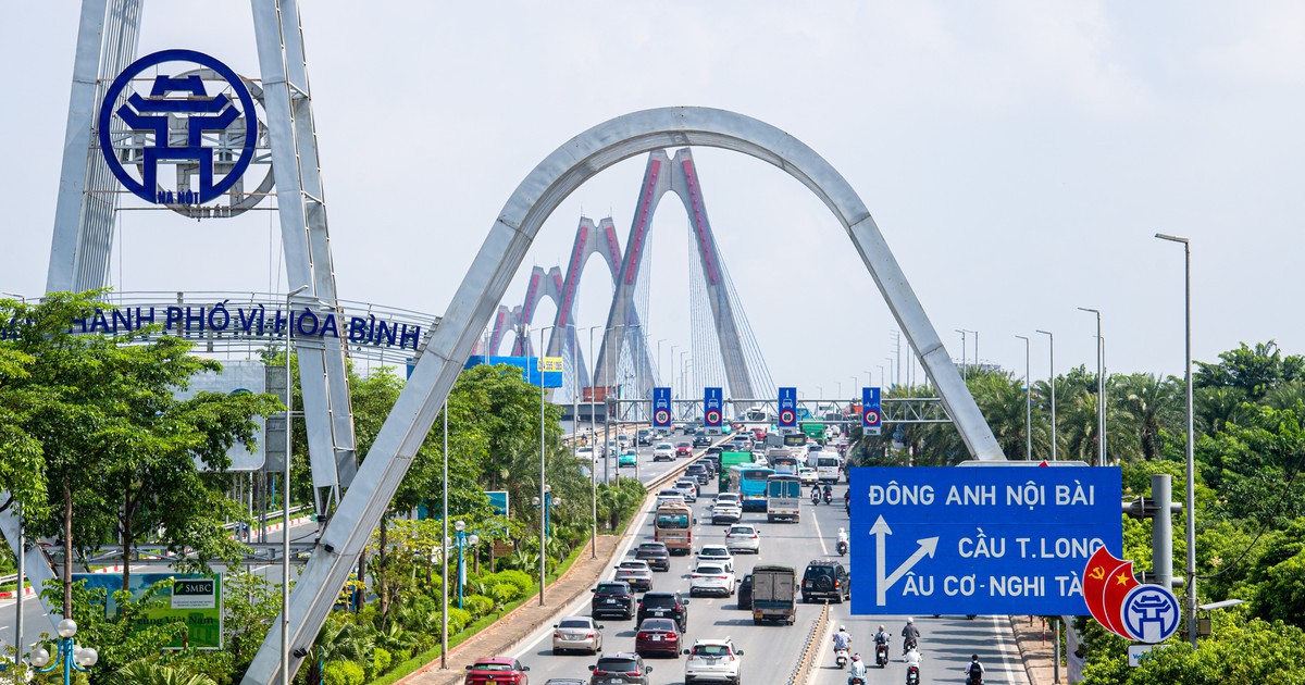 Biển báo khoảng cách trên cầu Nhật Tân để nhắc nhở chứ không phải để phạt tài xế