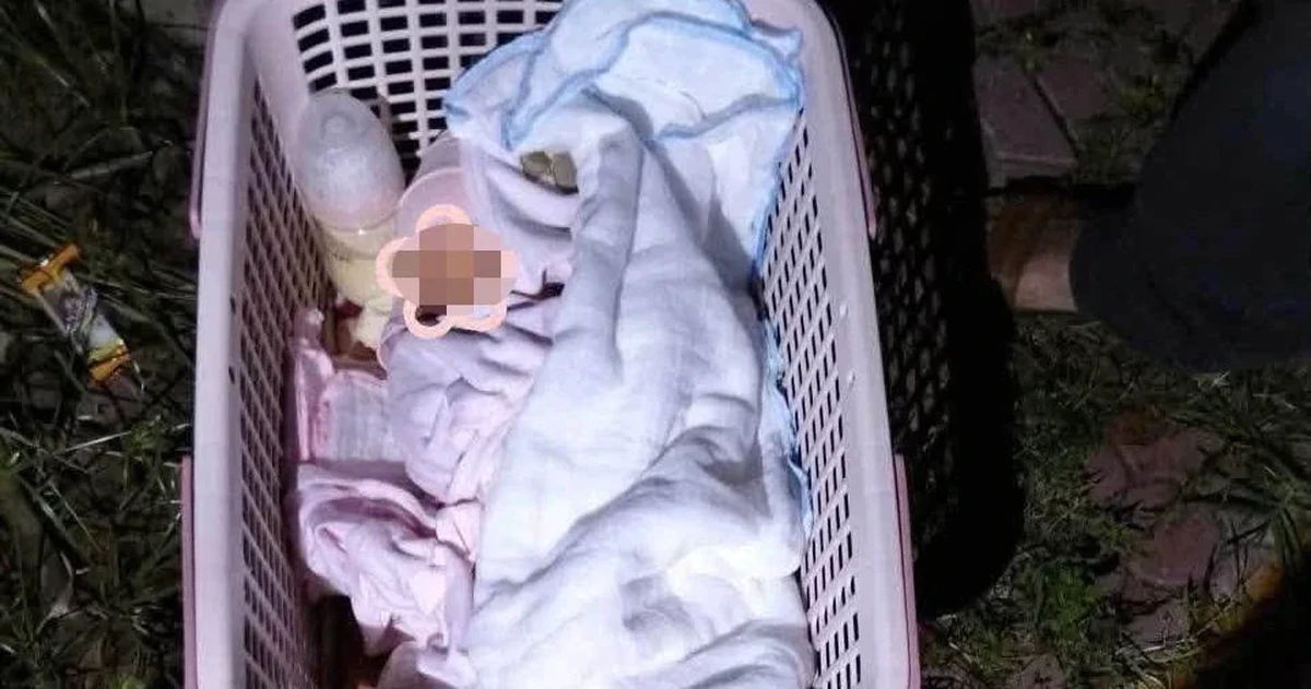 Bé gái bị bỏ lại bên đường lúc rạng sáng cùng lá thư xin lỗi của mẹ