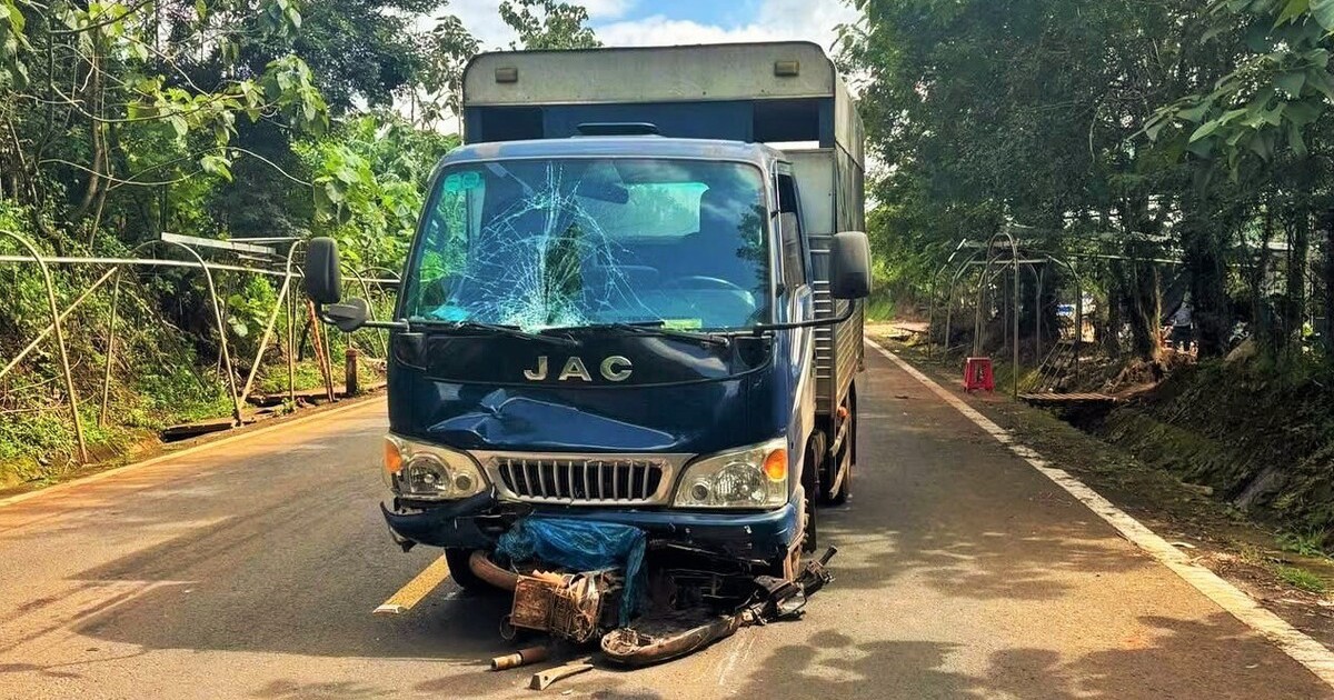 Xe tải tập lái va chạm xe máy ở Gia Lai, 1 người tử vong