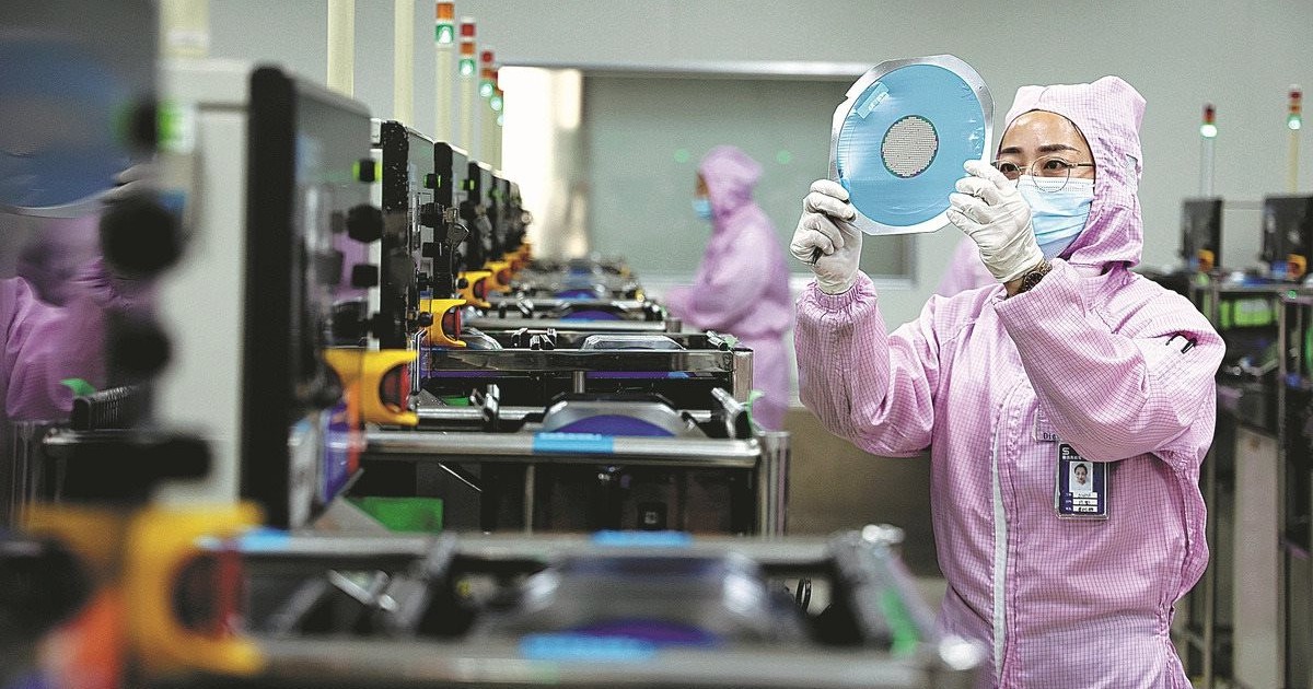 Tung hô là vậy nhưng trình độ sản xuất chip của Trung Quốc vẫn "mắc kẹt ở năm 2004", bám đuổi ASML trong tuyệt vọng
