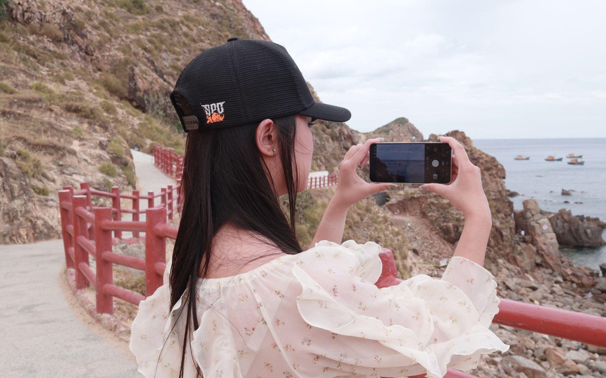 Galaxy S26 FE hoá trợ thủ đắc lực cho lần đầu làm travel blogger