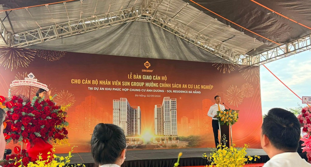 Một ông lớn BĐS tặng hàng loạt căn hộ cho nhân viên ngay dịp 2/9 vừa qua... trong thư tuyển dụng còn có lời mời hấp dẫn làm đủ từ 7 năm được xét tặng nhà