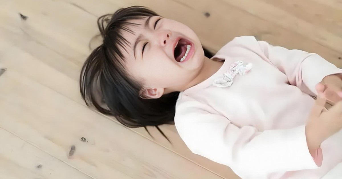 Vì sao trẻ càng lớn càng dễ nổi cáu với chính những người thân thiết nhất?