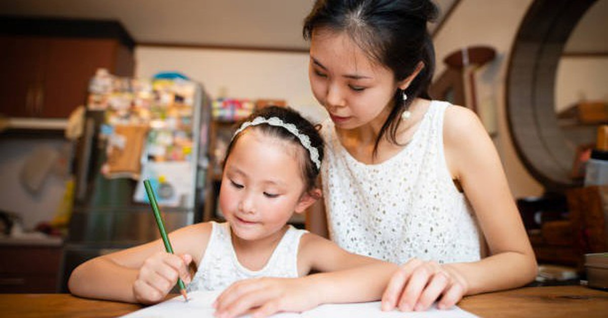 Người phụ nữ được mệnh danh là "bà mẹ thành công nhất" đã nuôi dạy con 10 tuổi thành thạo 13 ngôn ngữ như thế nào?