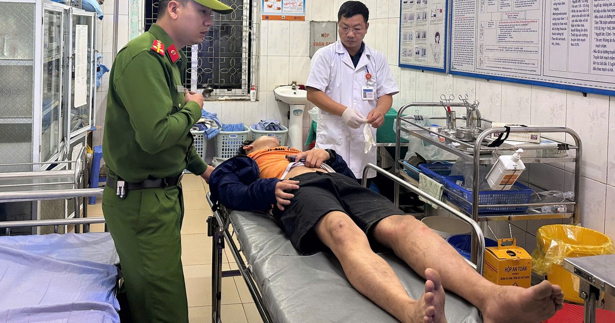 Công an Lào Cai cứu nam thanh niên rơi xuống vực sâu