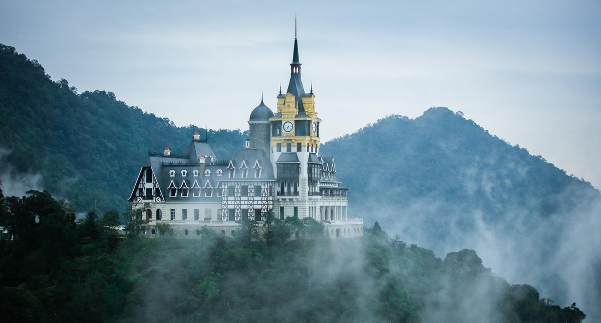 Việt Nam có một lâu đài cổ tích, nguy nga “phơi sương” giữa nơi được mệnh danh là "Đà Lạt của miền Bắc", 3 năm liên tiếp được World Travel Awards vinh danh