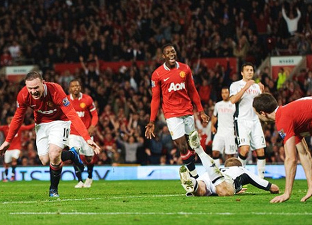 Rooney lập công giúp MU tái chiếm ngôi đầu