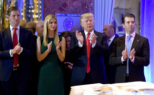 “Sóng lớn” tiếp tục trút xuống cựu Tổng thống Donald Trump