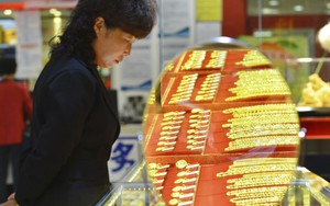 Giá vàng tăng kỷ lục, chỉ trong 1 tháng, một quốc gia láng giềng của Việt Nam mua gần 5 tấn vàng