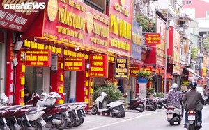 Vàng 'chợ đen' giá cao ngất, dễ bán, khó mua