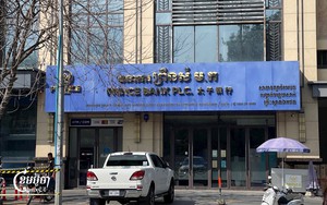 Thị trường tài chính Campuchia gặp “sóng gió”, người dân ồ ạt đến một nhà băng đòi rút tiền