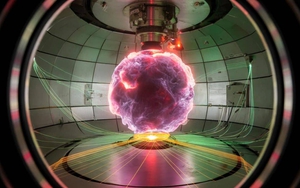 Công bố đoạn phim đầu tiên bên trong lò phản ứng tổng hợp hạt nhân 20 triệu độ